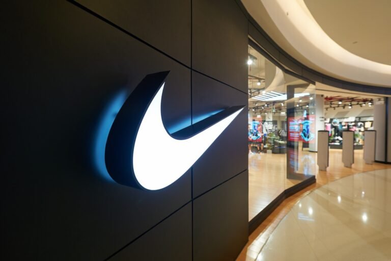 Nike plans to cut thousands of online distributors in China
