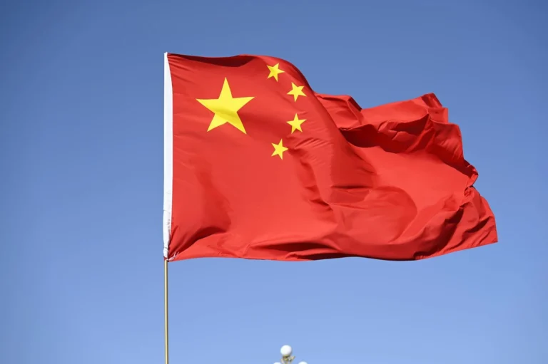 China considers strengthening export controls on AI models and chips – FT