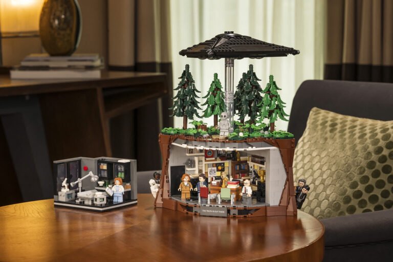 Lego brings The X-Files to life with a 1,478-piece set including Mulder and Scully minifigs