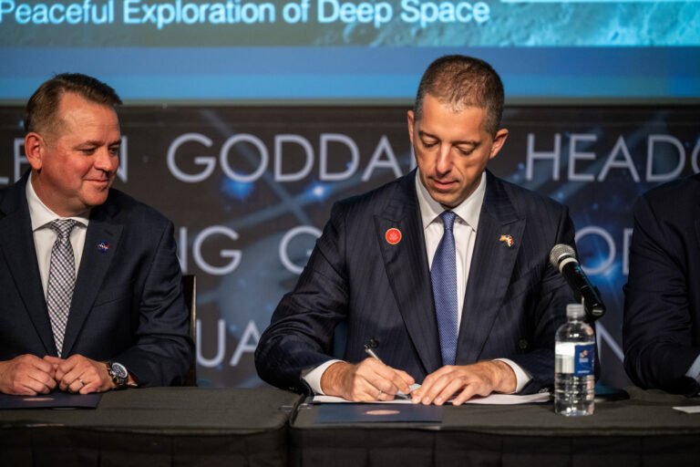 Serbia signs the Artemis Accords