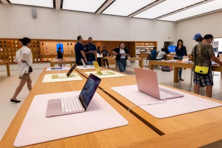 Apple to launch ‘Upgrade’ device leasing programme to spur sales, Bloomberg News reports