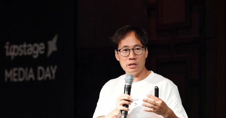 Upstage Unveils Solar Open 2: Open-Source AI Agent LLM – 조선일보