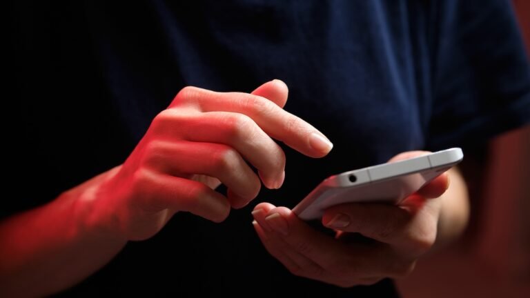 AI clickbait can turn your notifications into a scam feed