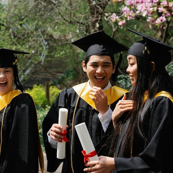 The New Grad’s Guide to Student Loan Scams: How to Stay Safe