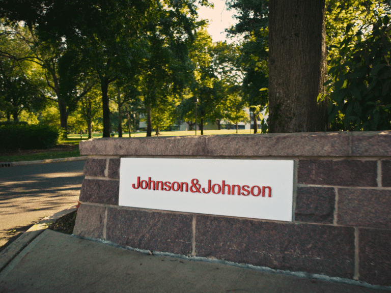 J&J table-integrated surgical robot gets FDA approval