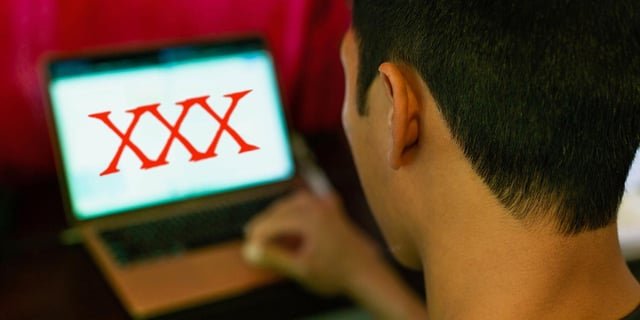 People who view pornography more frequently tend to experience higher levels of depressive symptoms, and this link remains consistent over time. This relationship exists independently of a person’s age, gender, or moral beliefs about watching pornography.