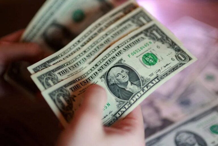 Dollar jumps on renewed Middle East attacks, Hormuz closure