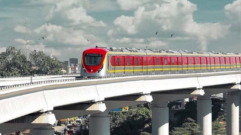 Lahore’s Orange Line and Metro Bus Switch to App, Card-Only Payment. Old Card Balance Won’t Be Refunded