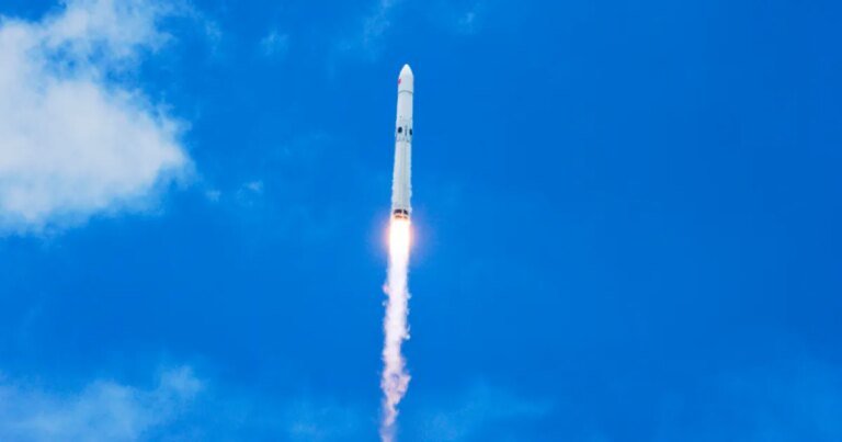 China catches its first reusable booster