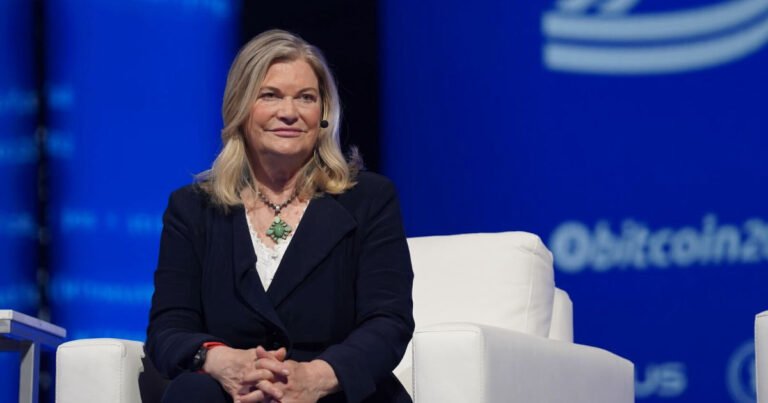 ‘Bitcoin Senator’ Blasts Democrats For Stalling Clarity Act