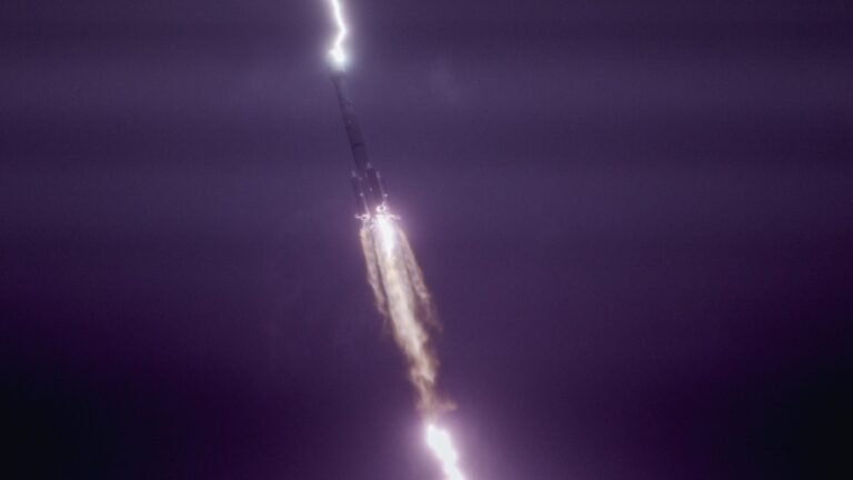 Epic photo captures lightning striking a Chinese rocket during liftoff