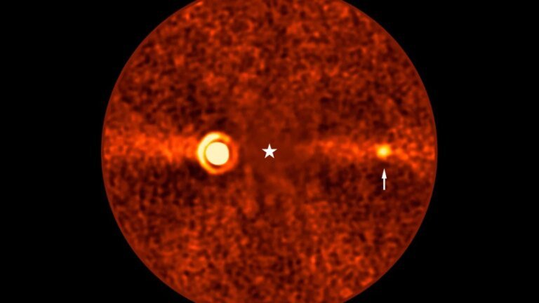 Astronomers Accidentally Photographed The Faintest Planet Ever Imaged From Earth : ScienceAlert