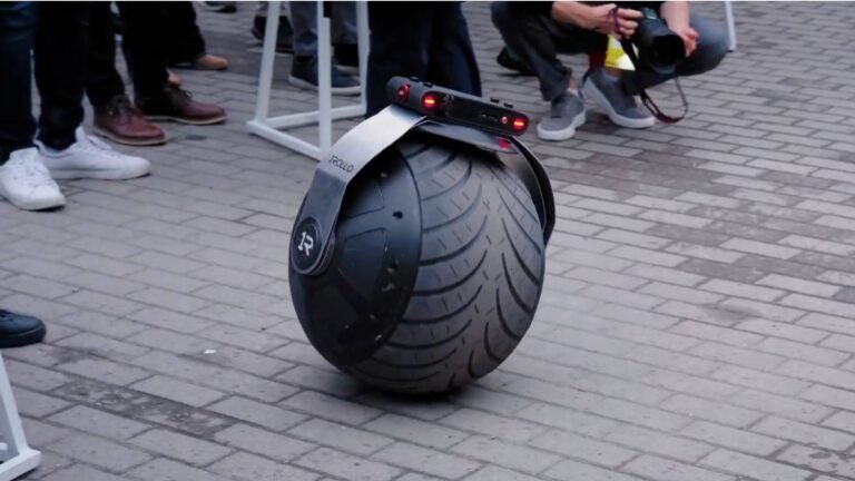 Video: Self-balancing monowheel robot for autonomous security patrols