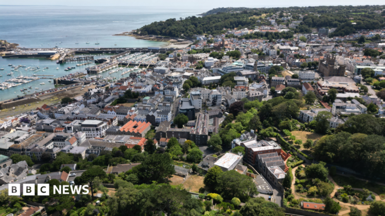 Average Guernsey income down in real terms, survey says