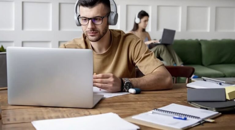 Famous Side Hustles That Became Billion-Dollar Tech Companies