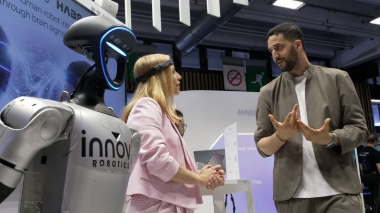 Connecting the human mind with robots thanks to AI