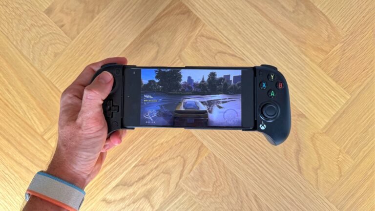 8BitDo Ultimate Mobile Gaming Controller Xbox Edition review: nails cloud gaming but fumbles some basics