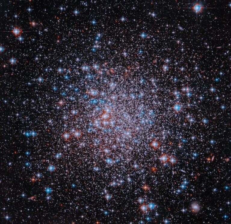 NASA’s Hubble Spies Stellar Sparkler for July 4th