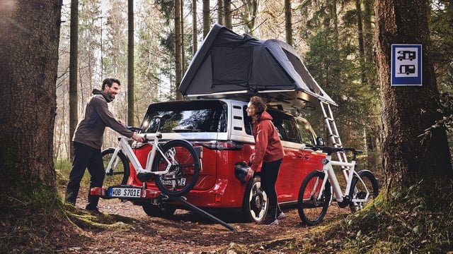 Volkswagen unveils its innovative eBike with the world’s first integrated rear-view camera and smart glasses