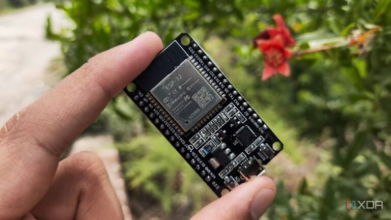 This ESP32 flight tracker shows what’s in the sky around you, and it installs from a browser