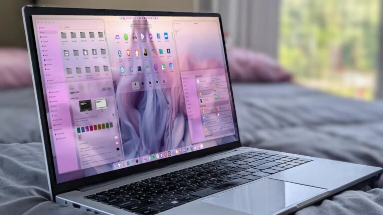 I tested COSMIC’s new Frosted Glass effect, and it’s way better than MacOS’ Liquid Glass