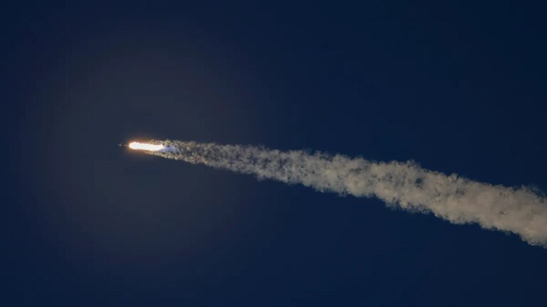 SpaceX wants to launch 100,000 more Starlink satellites – for 100x the bandwidth