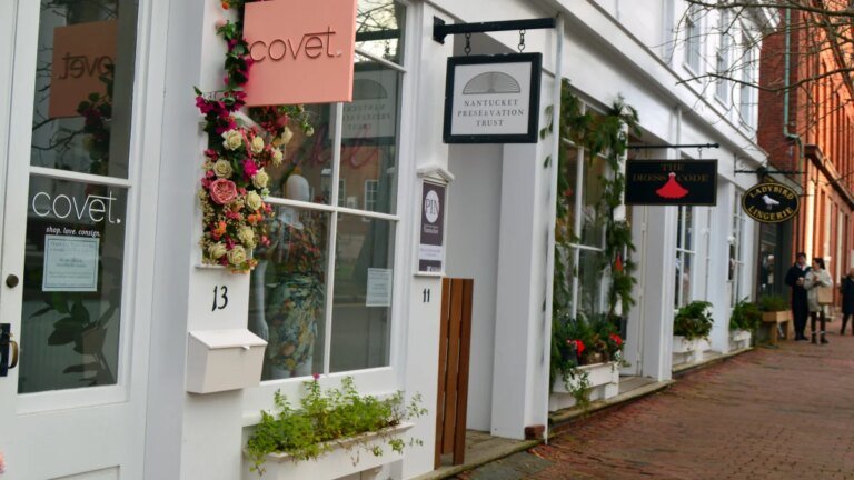 Nantucket store’s ‘No influencers’ sign sparks debate over social media tourism