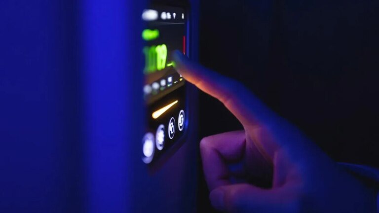 I never leave for vacation without doing these 7 home security checks first