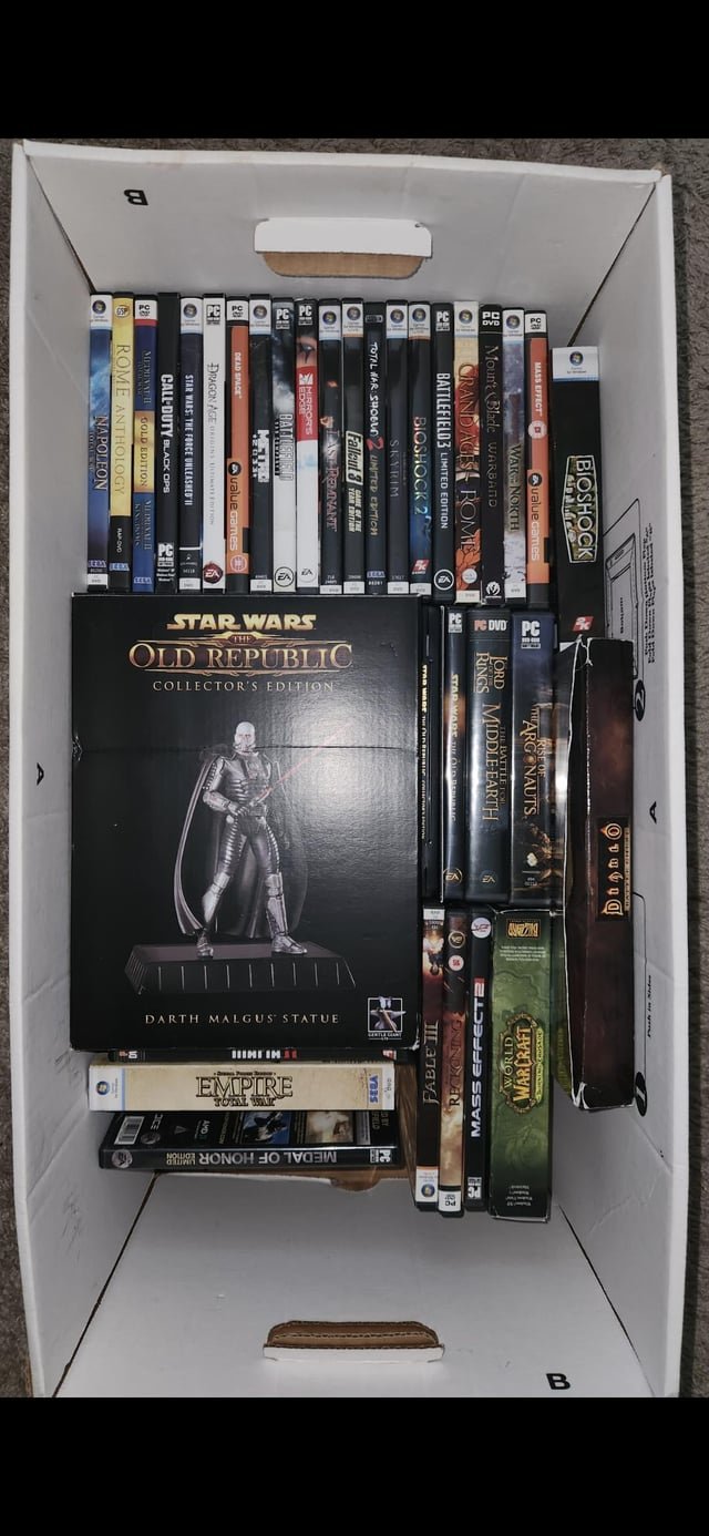 Speaking of physical discs, this was my game collection before I switched to Steam. Fable 3 was a surprise, I might actually play that one.