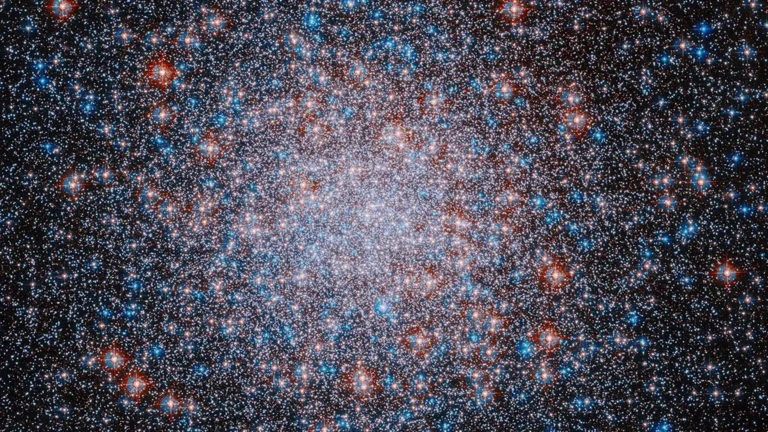 NASA’s Hubble captures a star-spangled sea of 500,000 stars