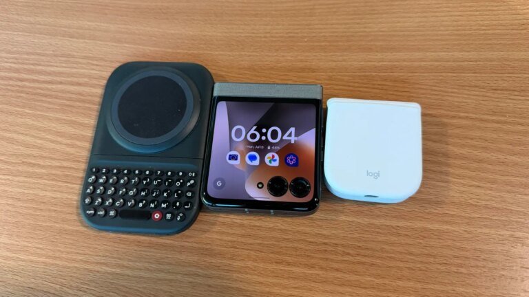 I turned my Moto Razr into a tiny workstation – and wrote this entire story on it