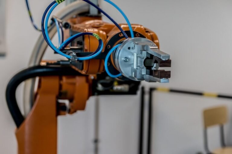 Back to school: robots learn from factory workers