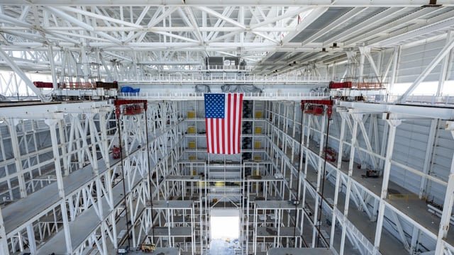 Kiko Dontchev (SpaceX VP of Launch): “The Cape Gigabay is getting closer to being ready for Starship! Teams recently installed the 420-ton crane – which we’ll use to break over and move Starships and Super Heavy boosters preparing for flight. One step closer to the Moon and Mars 🚀🚀🚀”