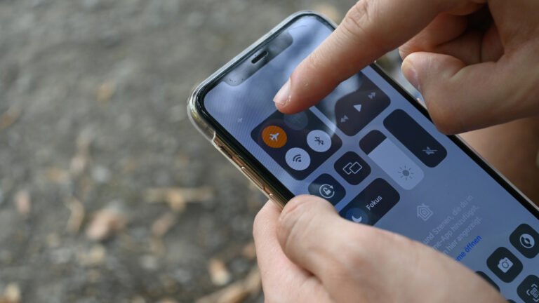 Yes, Airplane Mode Makes Your Phone Charge Faster — But It’s Not Worth It
