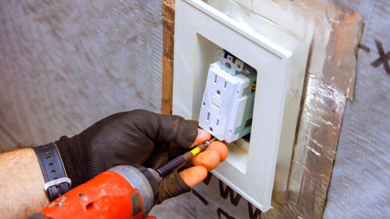 How Many Outlets Can You Put On A 20 Amp Circuit?