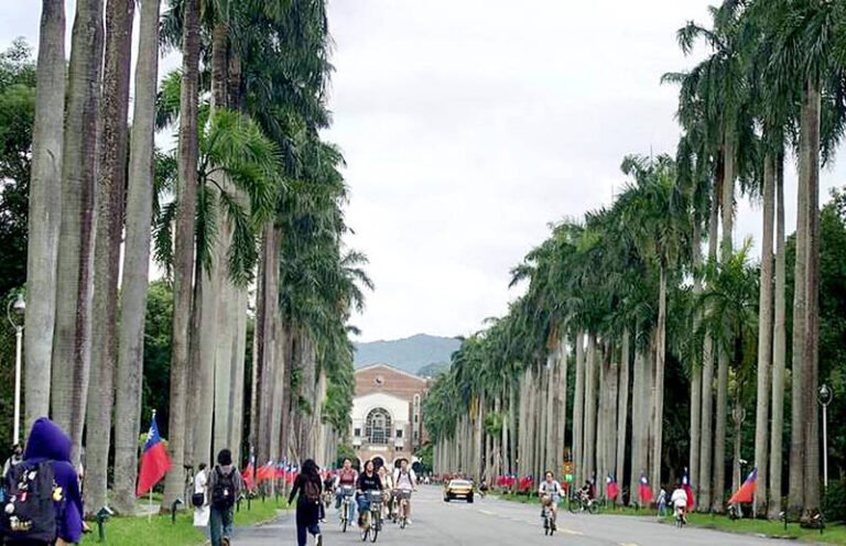 College enrollment shows slump – Taipei Times