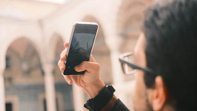 The Smartphone and the Disorder of Modernity ━ The European Conservative