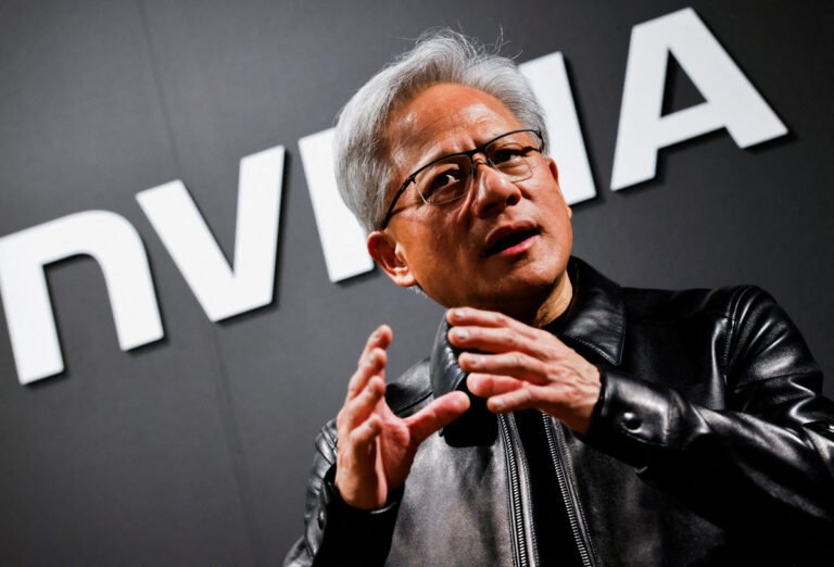 Silicon Valley Rejects Open-Weight AI Curbs — Except Anthropic