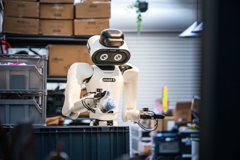 Robot.com unveils R-noid humanoid robot for logistics, hospitality and manufacturing