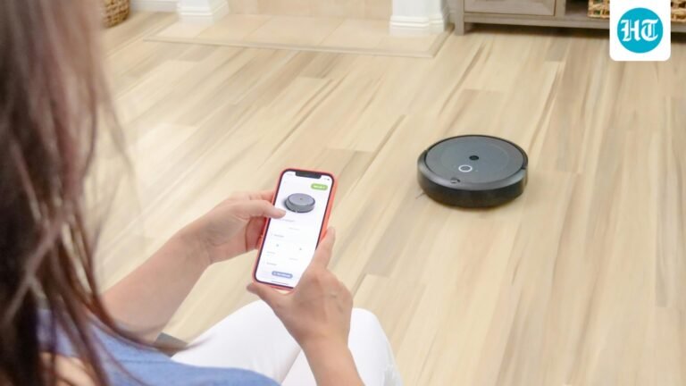 Dust does not wait, but neither do these robot vacuum cleaners built to keep up every day 
(HT Tech)
