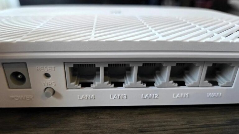 Should you replace a traditional Wi-Fi router with mesh? I compared the two, and here’s my verdict