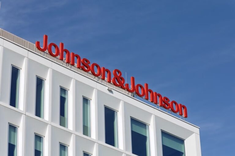 J&J MedTech jumps into surgical robot game as OTTAVA secures FDA nod
