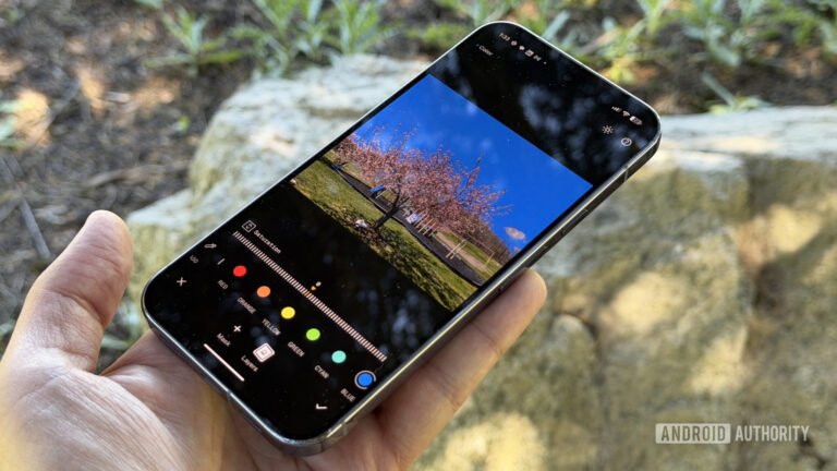 Snapseed’s latest update finally introduces geotagging