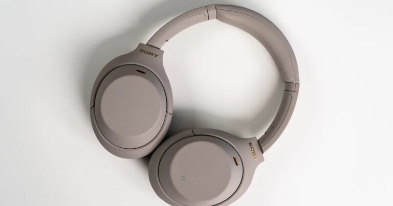 Sony is bringing two new affordable headphones with more color options