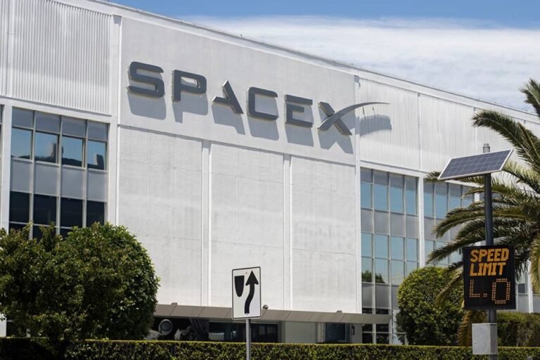 SpaceX shares shrink below IPO price as stock continues downward trend 