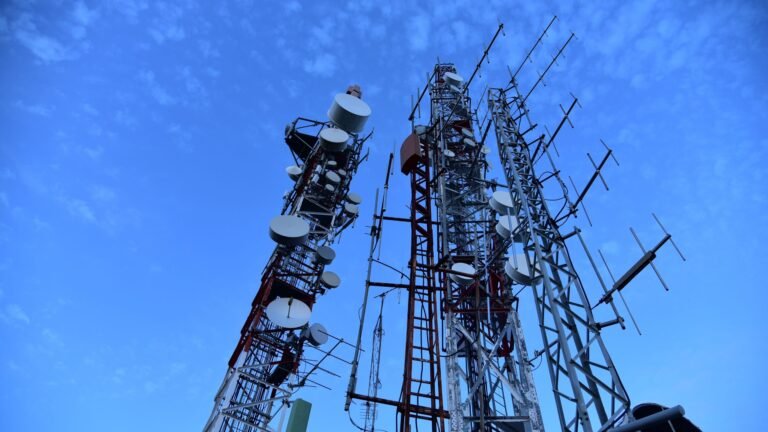 Vodafone’s Albanian AI Robotic Mast Trial with Humax Signals a 5G Future of Adjustable Internal Antennas