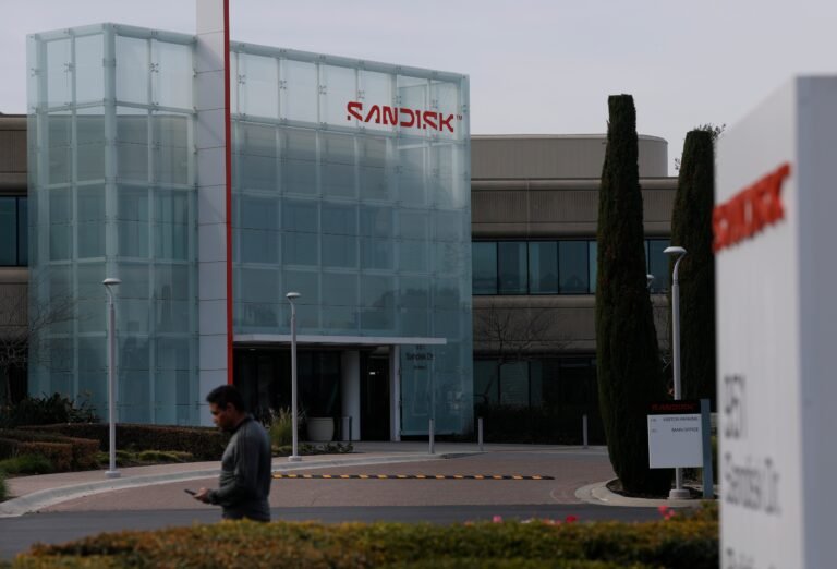 SanDisk Sinks 35% on CXMT IPO: Wall Street May Have Confused NAND With DRAM