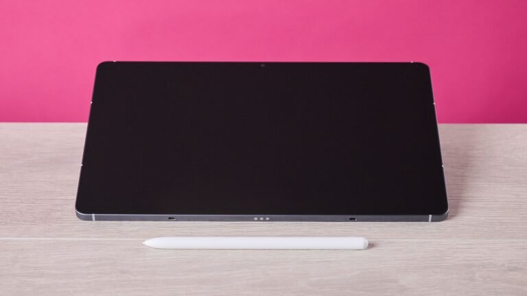 Samsung Tab S10 FE review: a slate with actually useful work tools, epic battery and lush display