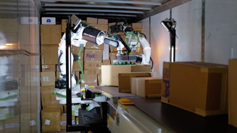 FedEx moves closer to deploying robots that can load trailers